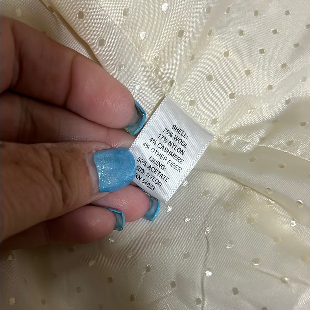 Elegant Cream Women's Blazer - Picture 9 of 11